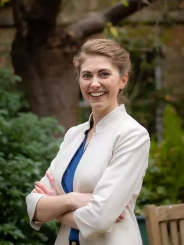 amelia farber headshot 5